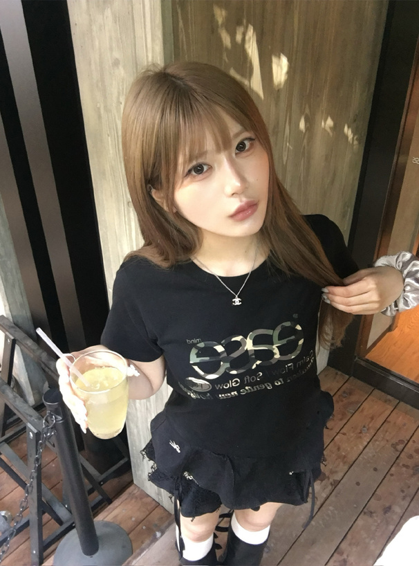 カモフラージュ柄ロゴプリントTシャツ