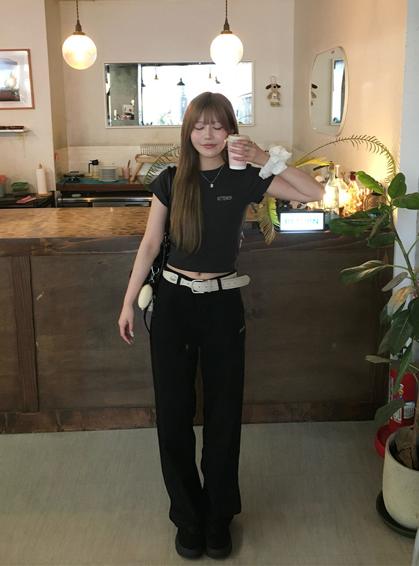 ロゴプリントショート丈Tシャツ