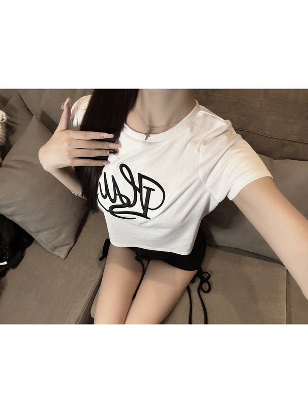 立体刺繍ロゴTシャツ