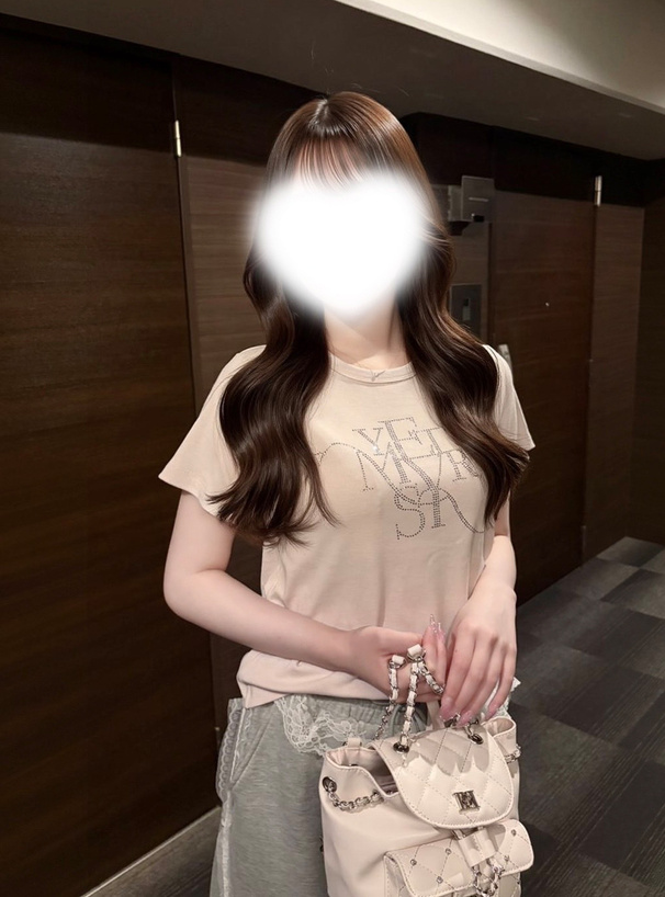 ラインストーンロゴTシャツ