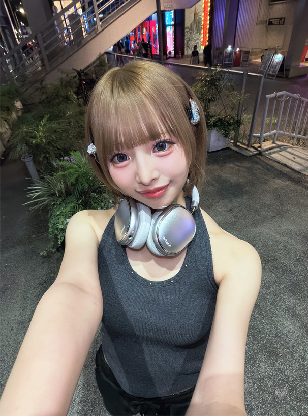 スタッズホルターネックタンクトップ