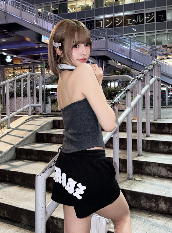 スタッズホルターネックタンクトップ