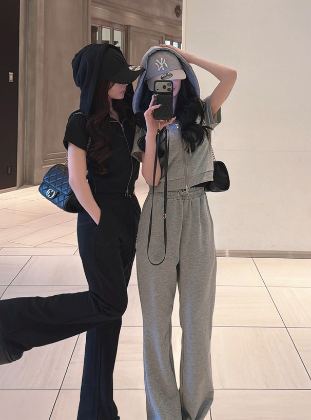 ショート丈ダブルジップパーカー×フレアパンツスウェットセットアップ