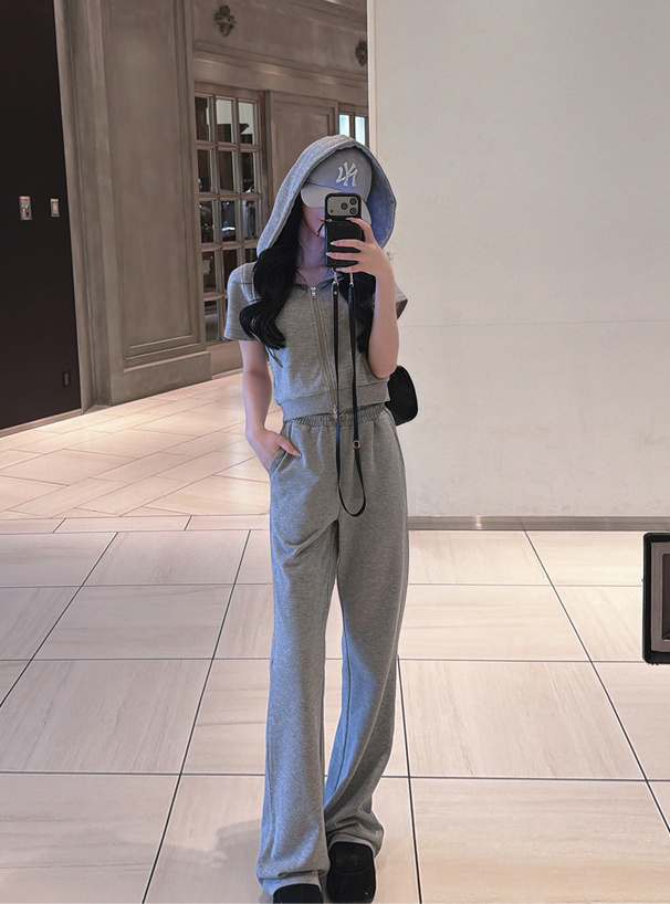 ショート丈ダブルジップパーカー×フレアパンツスウェットセットアップ