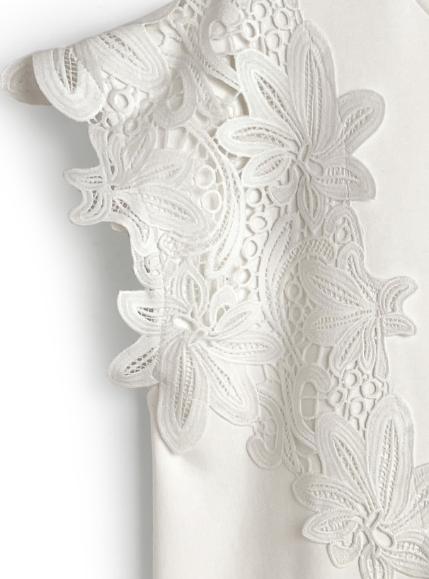 フラワーレースフレンチスリーブトップス