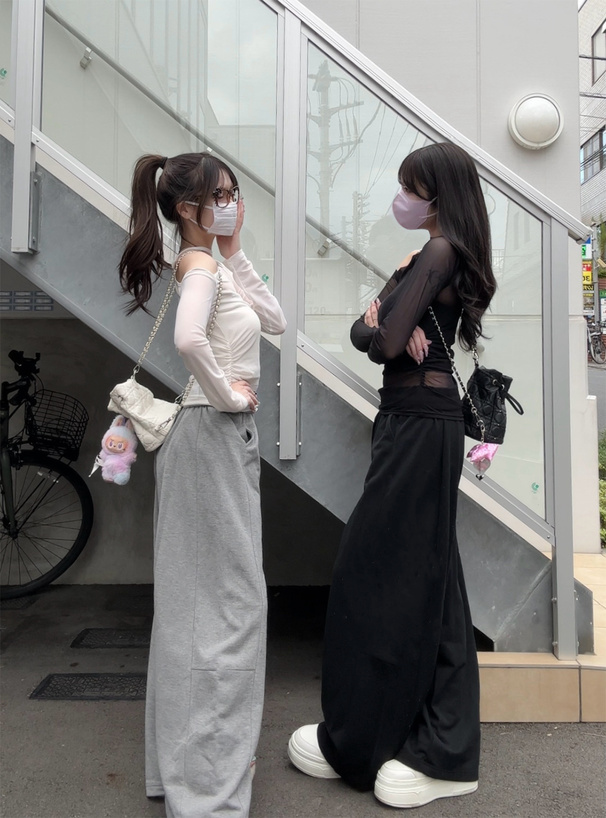 カーブラインスウェットパンツ