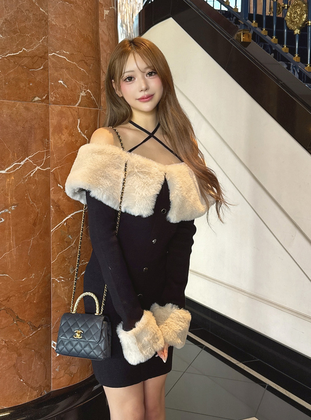 ファーオフショルダーニットミニワンピース