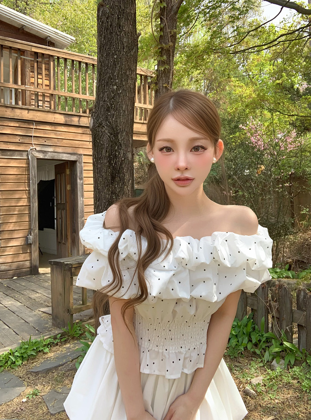 ドット柄バルーンオフショルダーブラウス