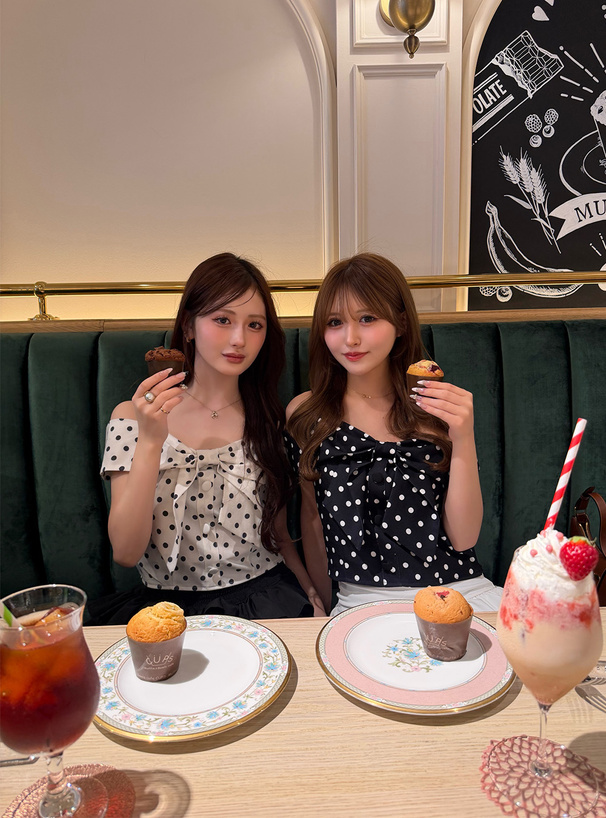 ドット柄オフショルダーリボントップス