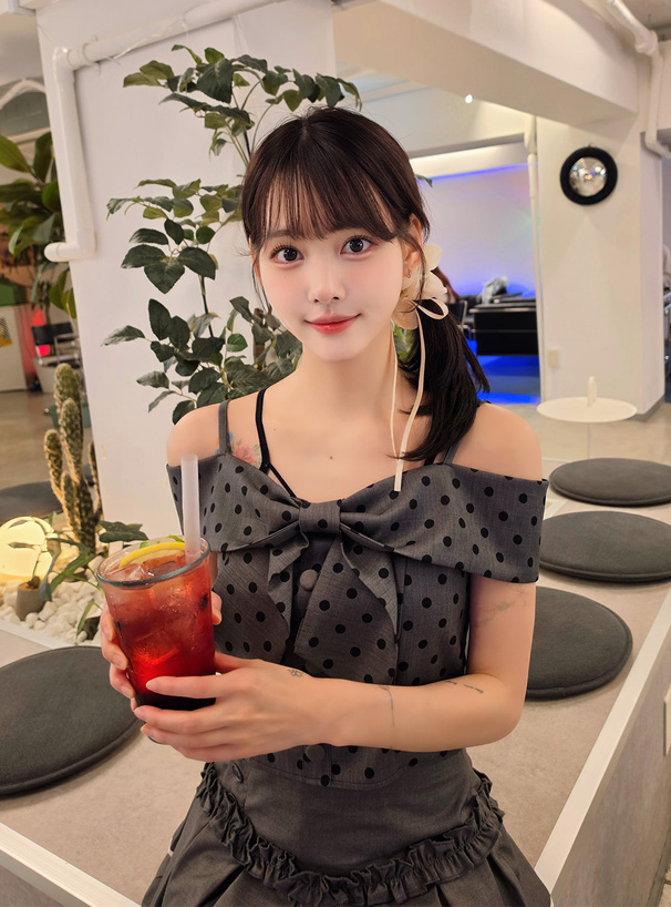 ドット柄オフショルダーリボントップス