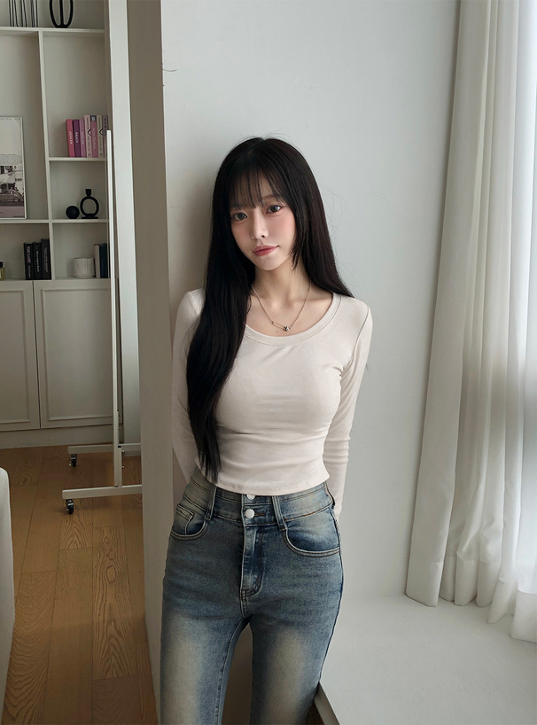ラウンドヘムロングTシャツ