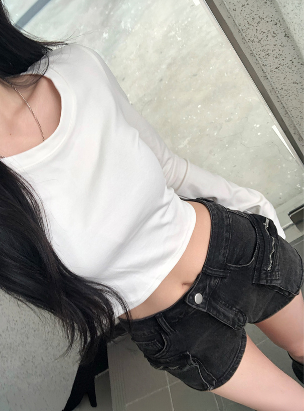 ラウンドネックショート丈ロンT