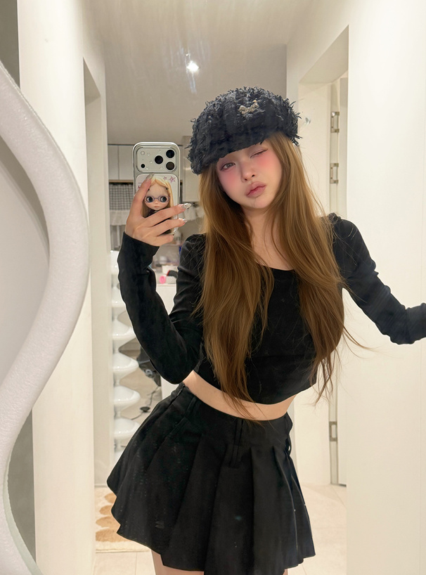 ラウンドネックショート丈ロンT