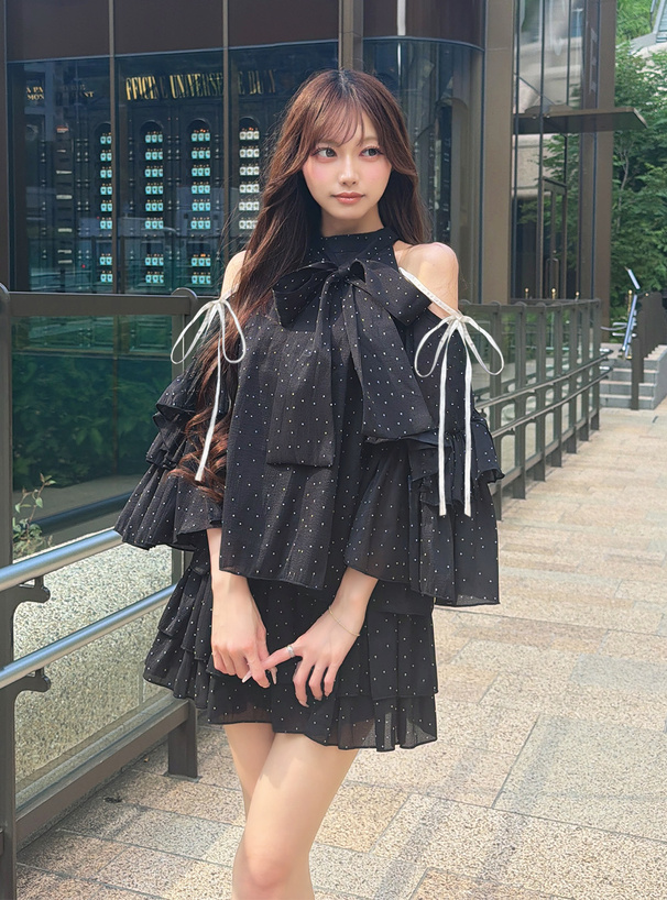 ドット柄ショルダーオープンリボンブラウス×ティアードミニスカートセットアップ