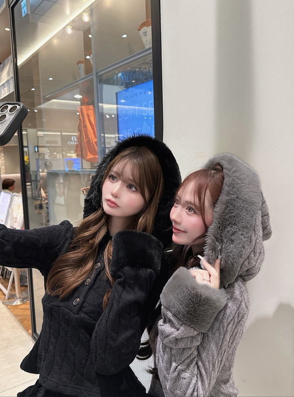ファーケーブル編みトップス×ティアードミニスカートニットセットアップ