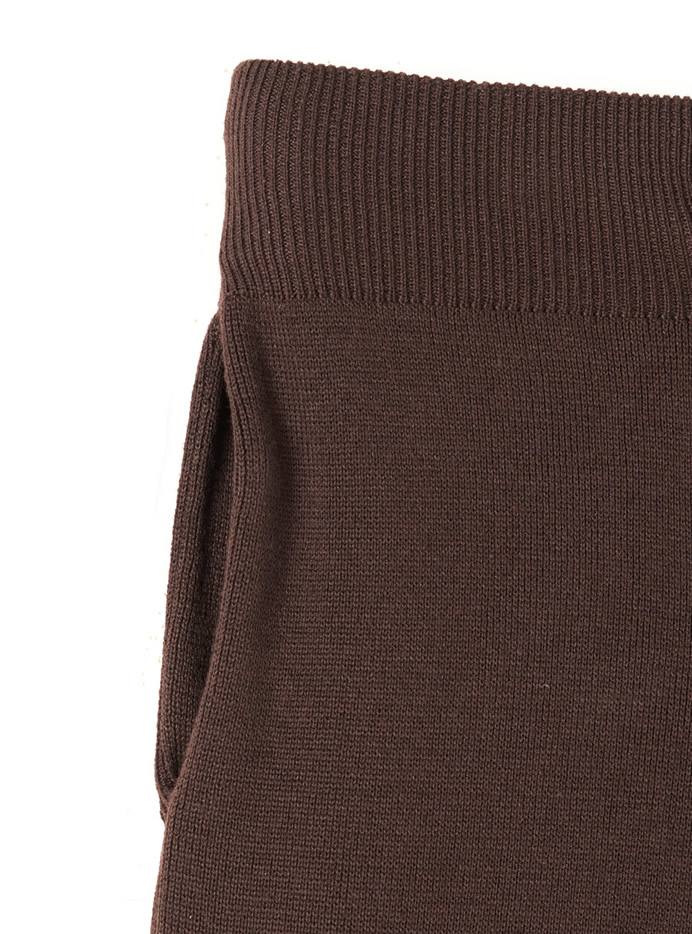 ハイネックトップス×タイトスカートニットセットアップ