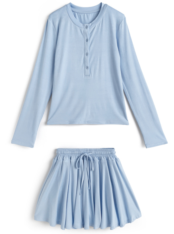 ヘンリーネックロンT×ミニスカートセットアップ