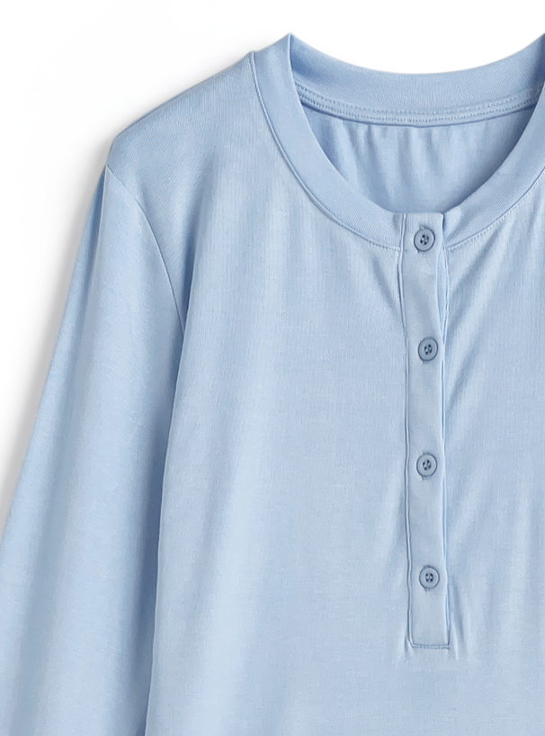 ヘンリーネックロンT×ミニスカートセットアップ