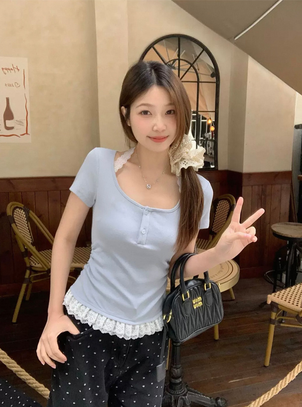 レースレイヤード風ヘンリーネックTシャツ