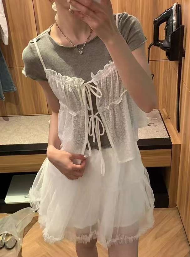 花柄レースビスチェ×Tシャツアンサンブル