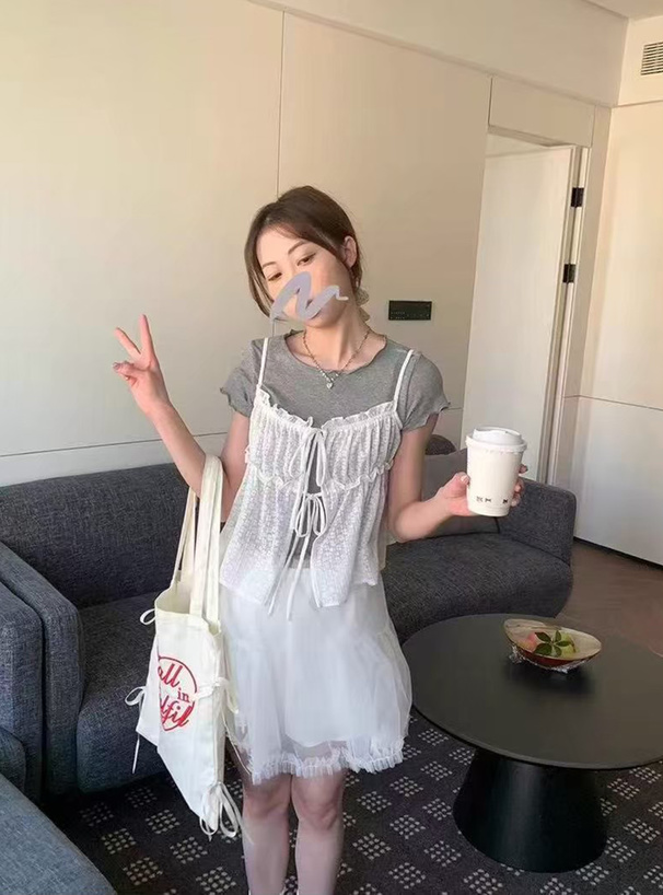 花柄レースビスチェ×Tシャツアンサンブル