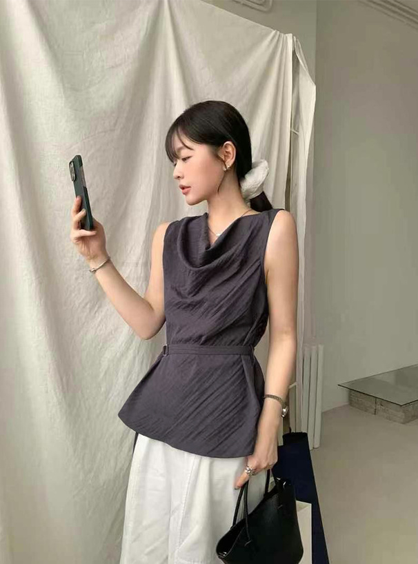 ベルト付きノースリーブドレープトップス