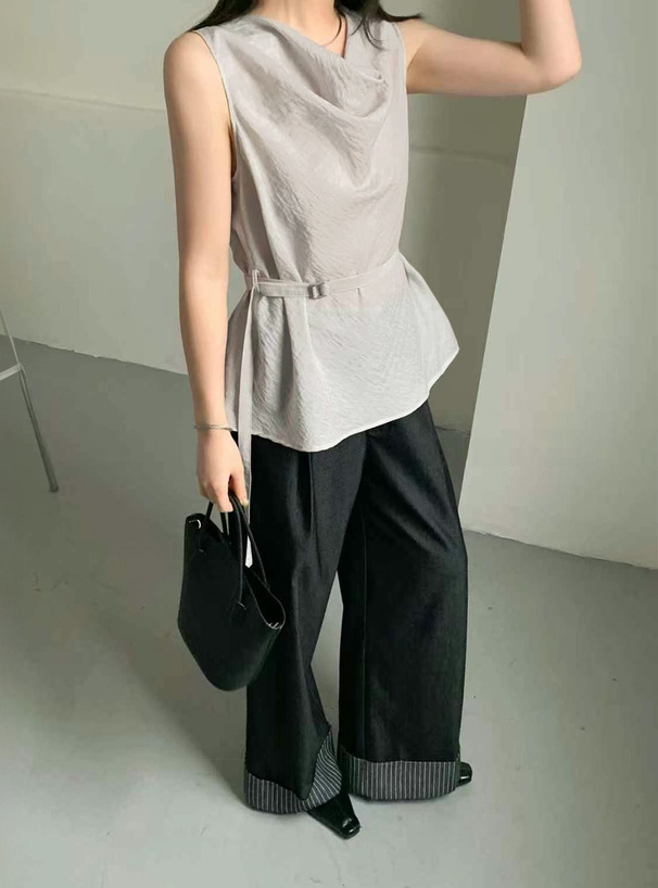 ベルト付きノースリーブドレープトップス