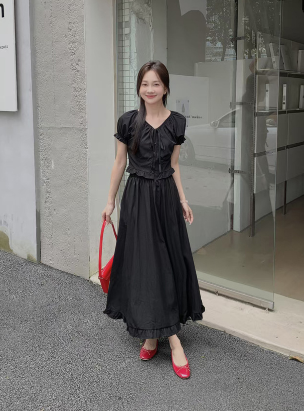 たくし上げリボン付きショルダースカート＆ブラウスのセットです❣ たくし上げリボン付きショルダースカート＆ブラウスのセットです