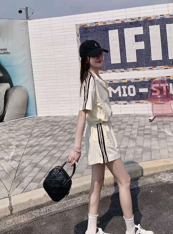 ダブルジップブルゾン×ショートパンツサイドラインセットアップ