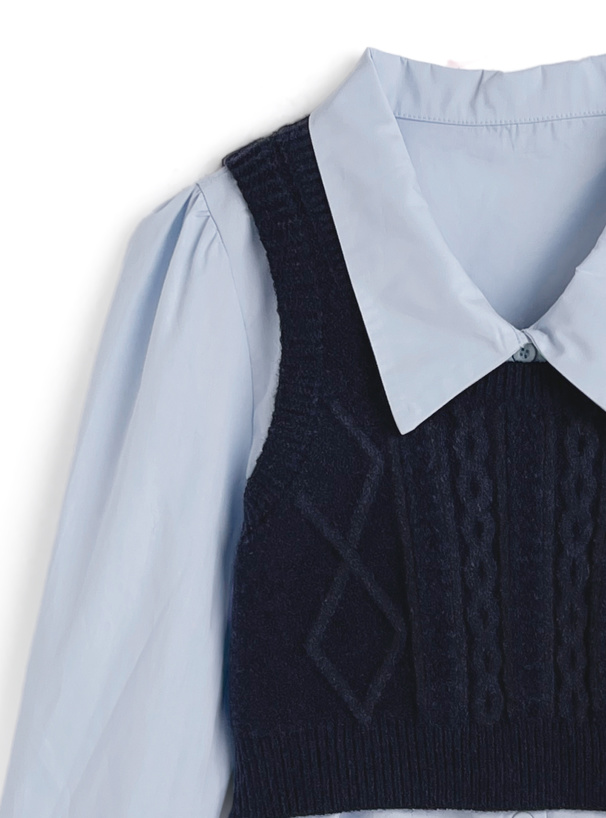 タックシャツ×ニットベストアンサンブル