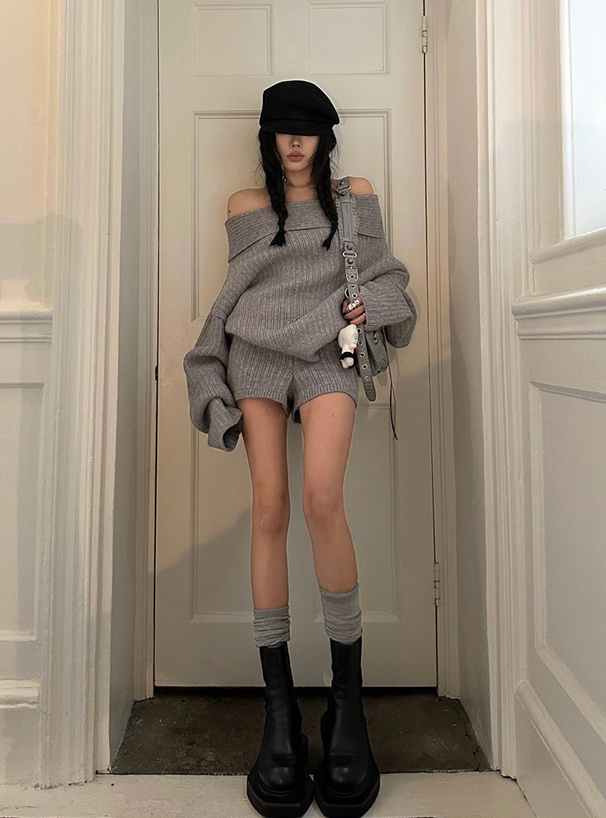 オフショルダートップス×ショートパンツニットセットアップ