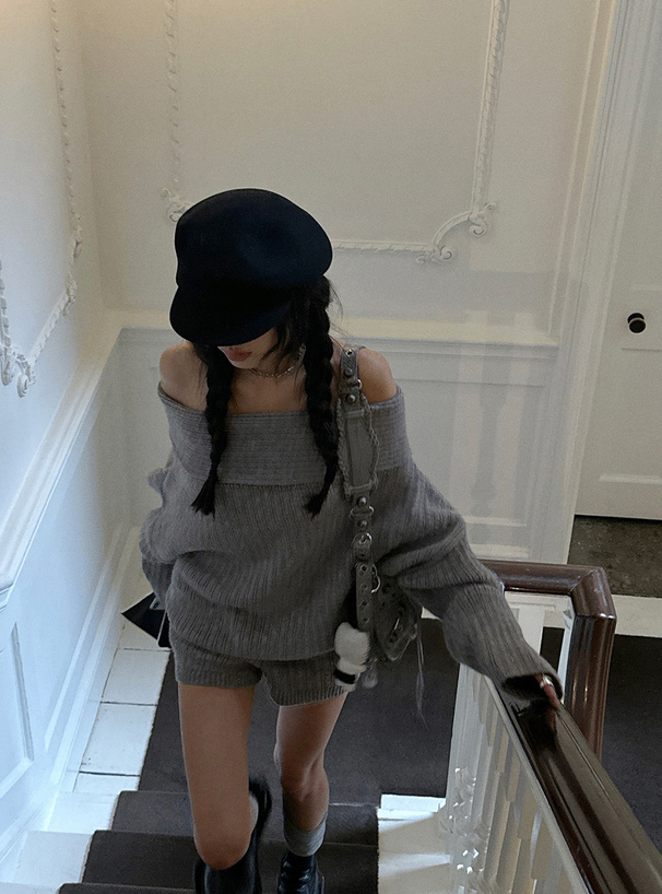 オフショルダートップス×ショートパンツニットセットアップ