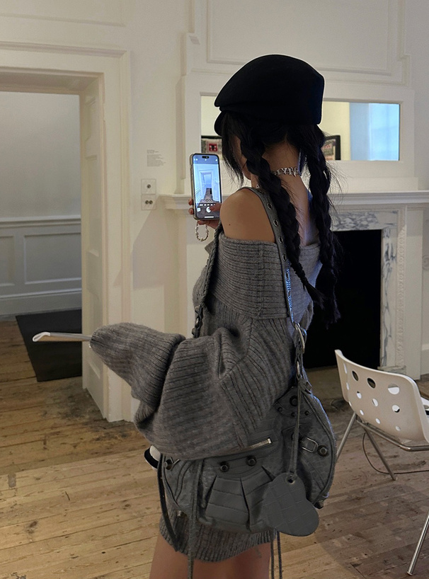 オフショルダートップス×ショートパンツニットセットアップ