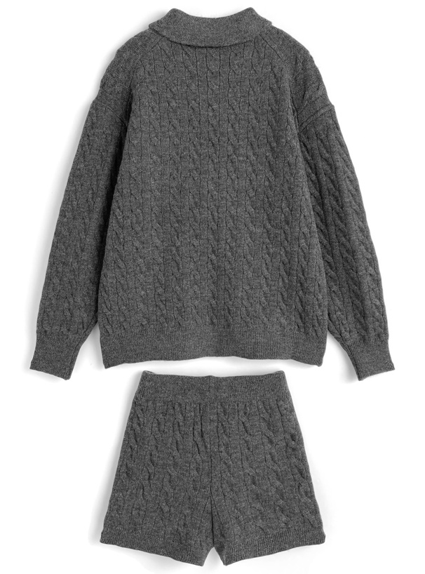 スキッパーケーブル編みニットトップス×ショートパンツセットアップ