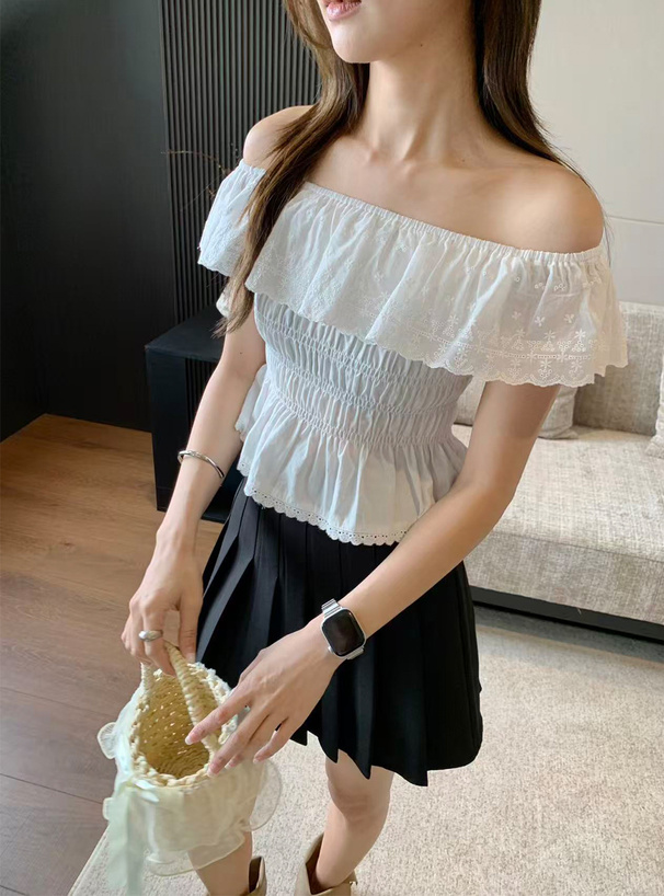 レースフリルオフショルダーブラウス