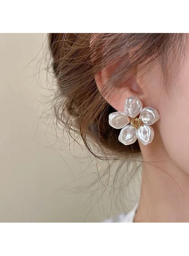 フラワーパールピアス | ピアス | Noela OFFICIAL WEB STORE