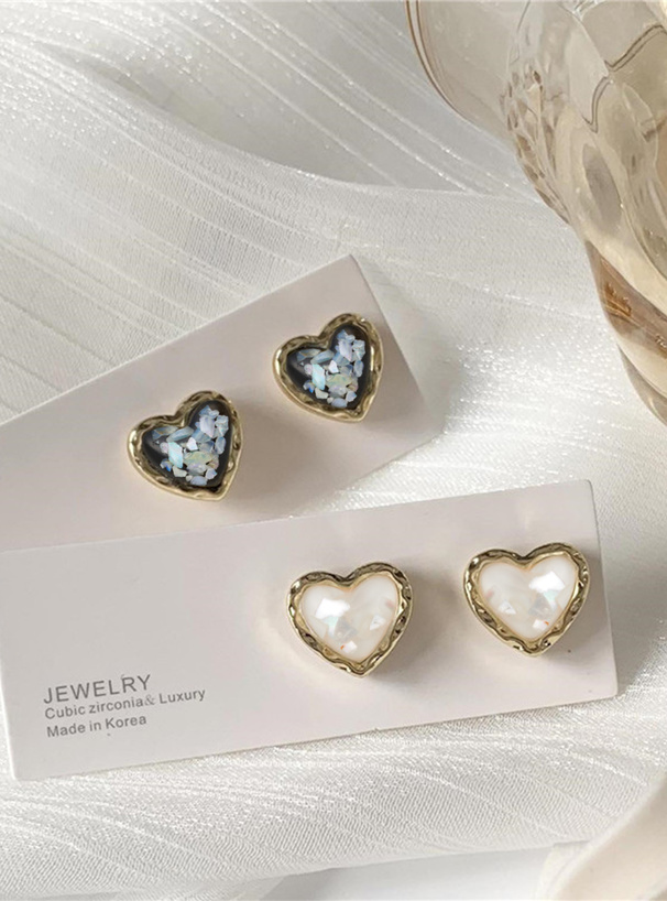 クリアシェルハートピアス