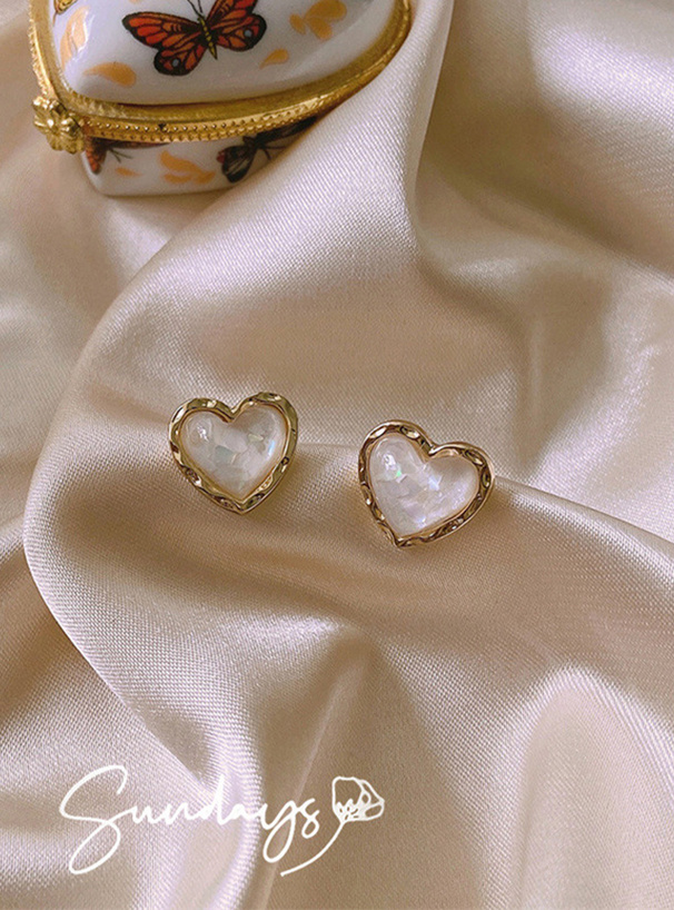 クリアシェルハートピアス