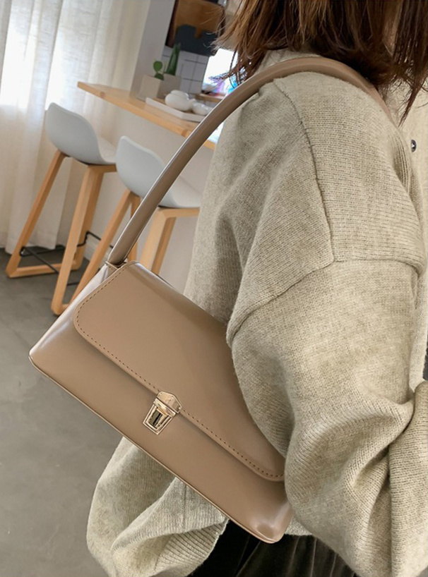 新品 ディーゼル ワンショル ハンドバッグ SSENSE限定 ブラウン Diesel Ssense ハンドバッグ | ブラウン | FARFETCH JP