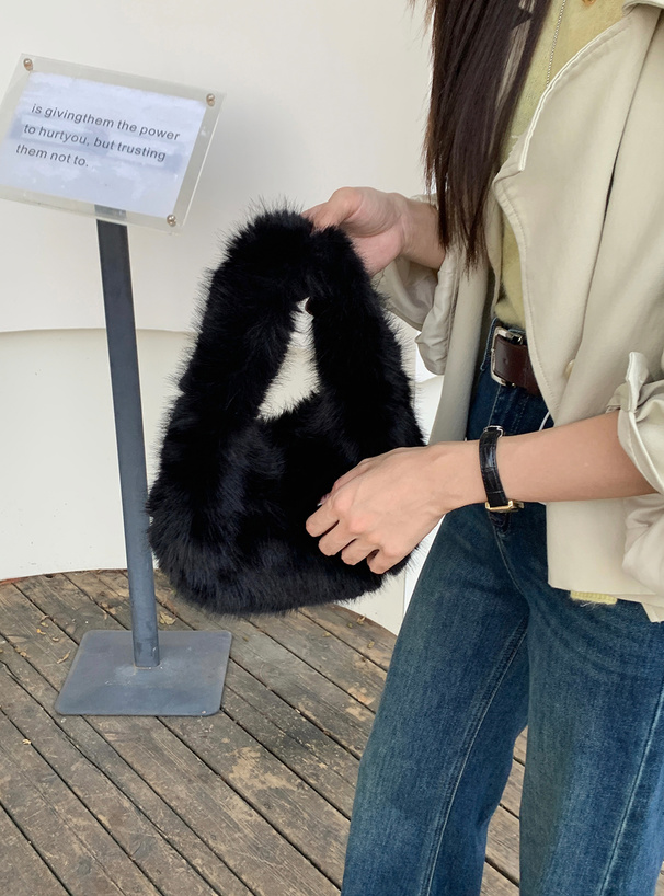 ファーラウンドバッグ