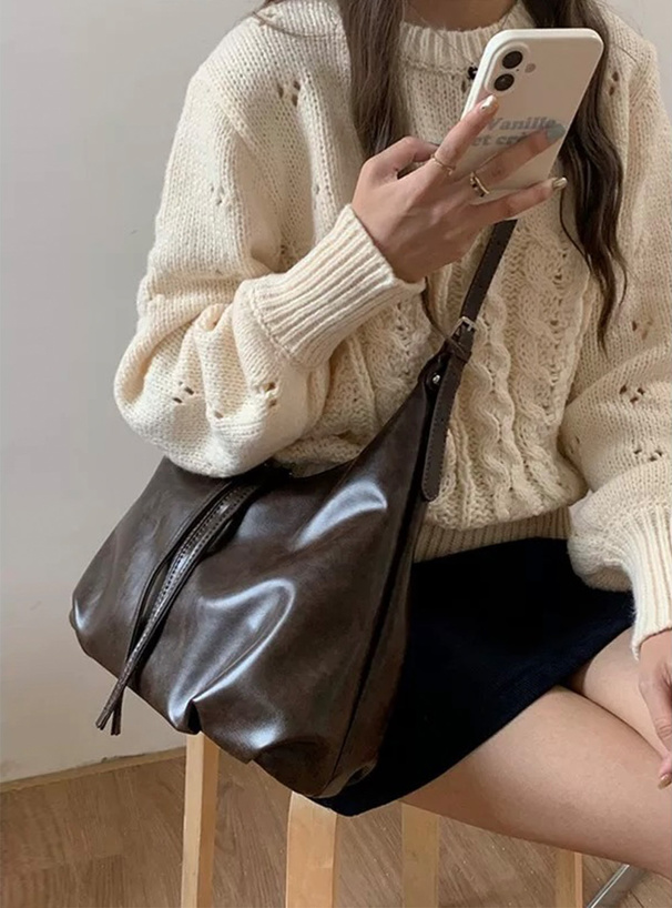 レザーショルダーバッグ