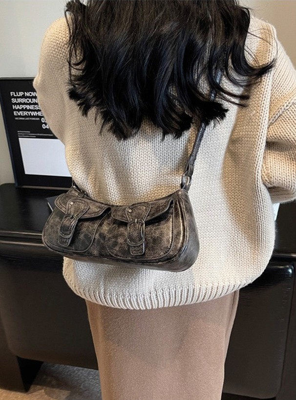 ポケットレザーショルダーバッグ