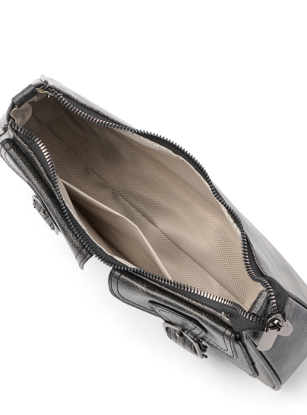 ポケットレザーショルダーバッグ