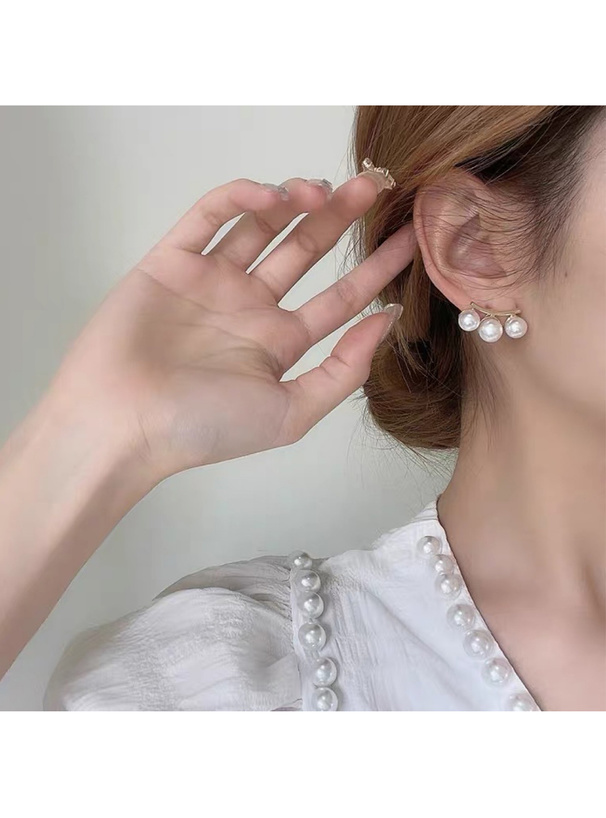 三連パールピアス