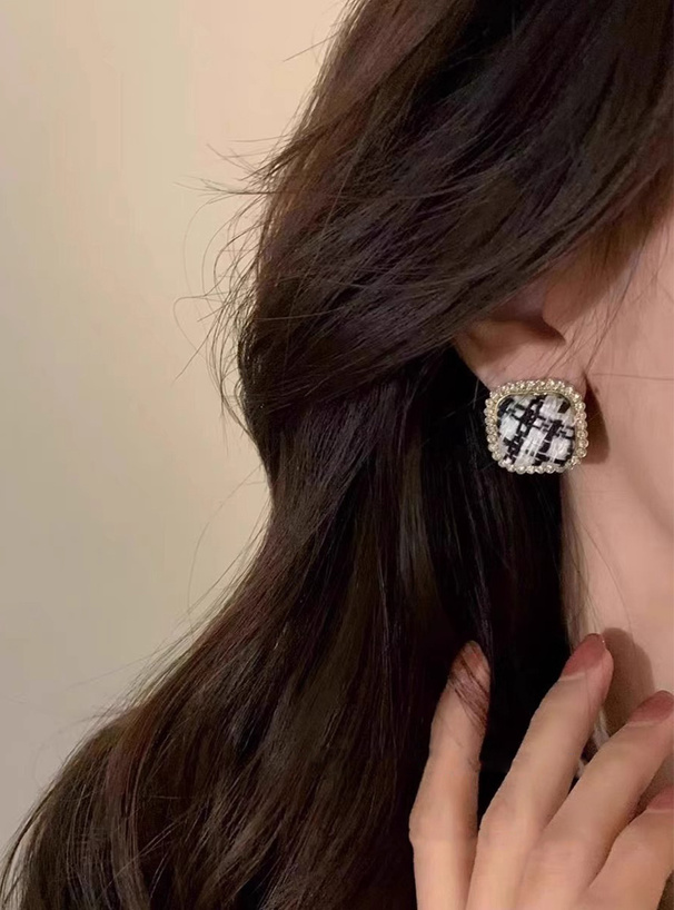 ツイードスクエアピアス