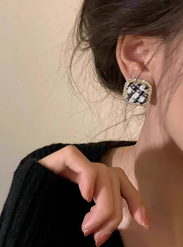 ツイードスクエアピアス