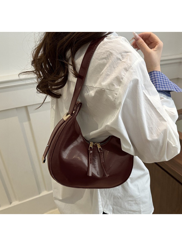 ハーフムーンレザーバッグ