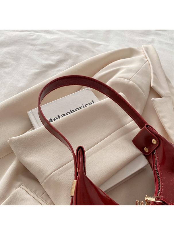 ハーフムーンレザーバッグ