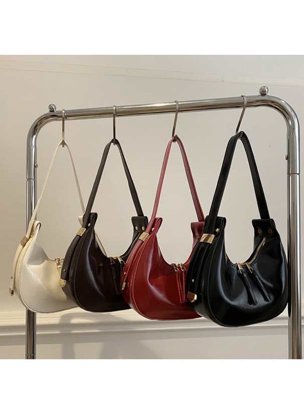 ハーフムーンレザーバッグ