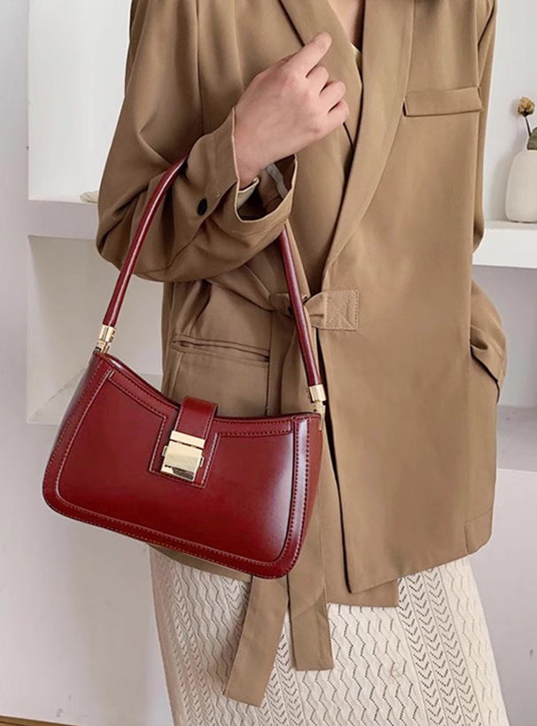 フラップレザーショルダーバッグ